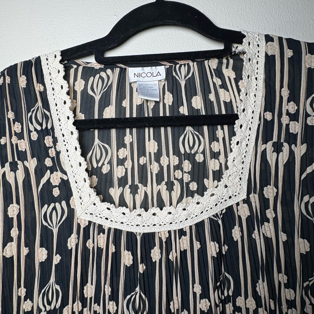 Nicola Women's Blouse w/ Bell Sleeves Black and cream Size L - Picture 3 of 5